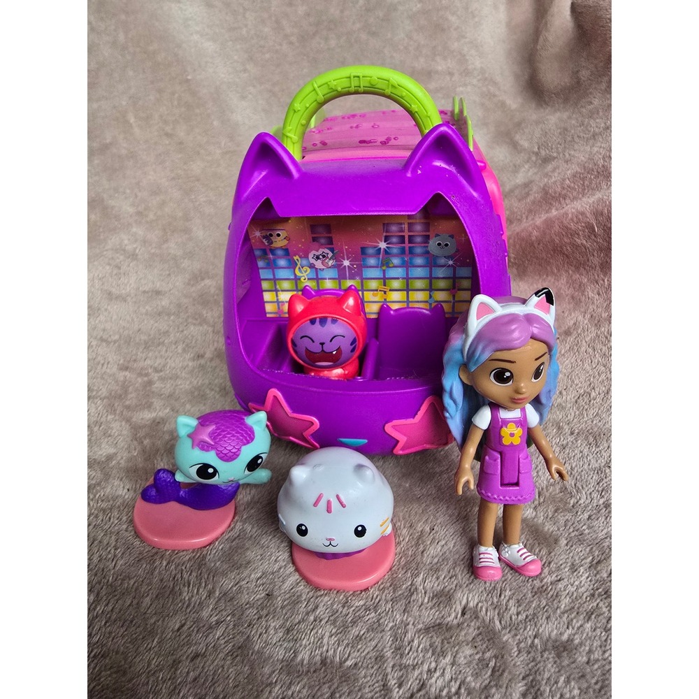 Gabbys Dollhouse Groovy Music Bus Playset with Gabby Girl and Cat Figures
